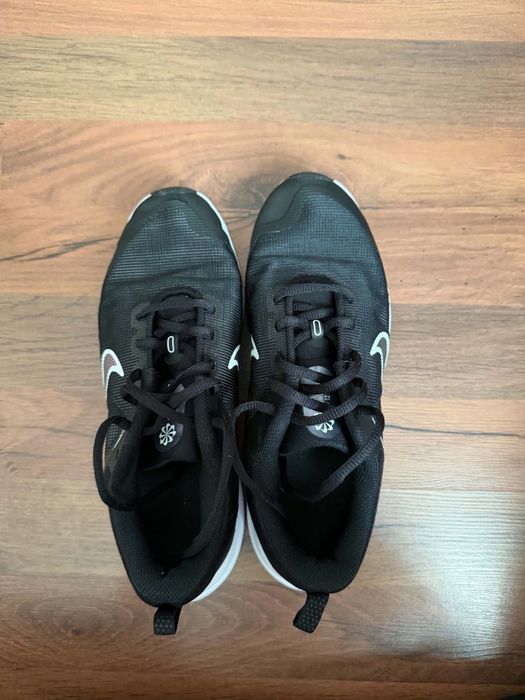 Маратонки на NIKE