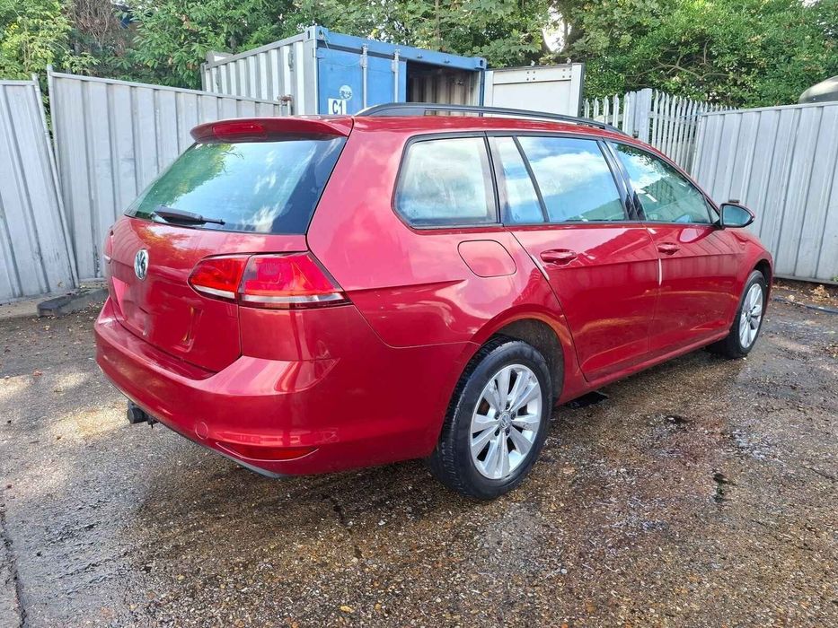 Aripa Spate Dreapta Volkswagen Golf 2014 Break Rosu