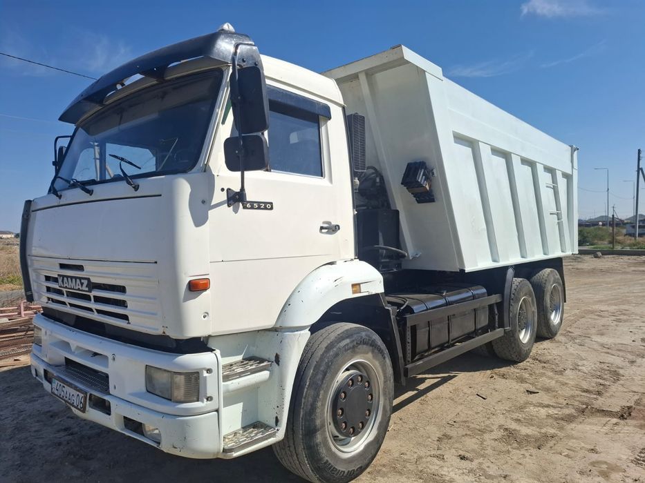 КаМАЗ самосвал белый