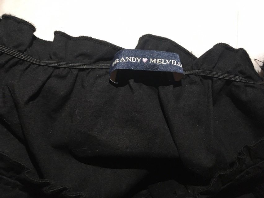 brandy melville блузи / потници