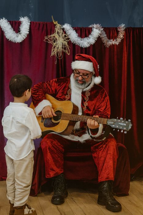 Moș Crăciun și spiriduș pentru evenimente și gradinițe.