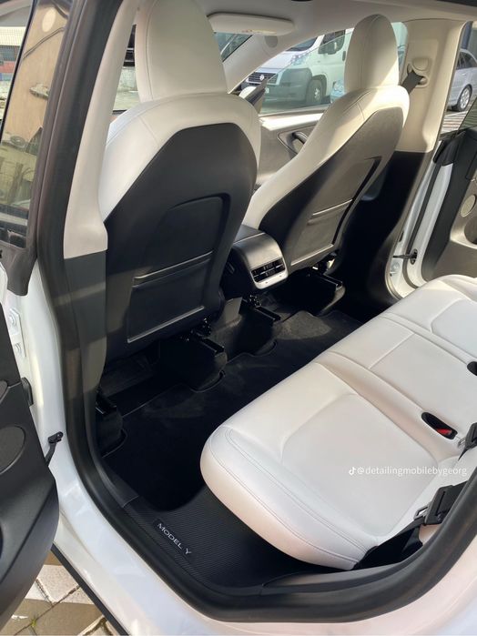 Detailing auto la domiciliu