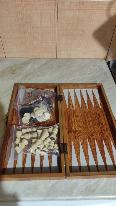 Комплект за шах и табла дървени фигури