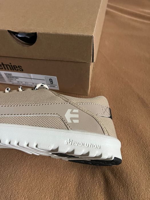 Спортни обувки Etnies Scout