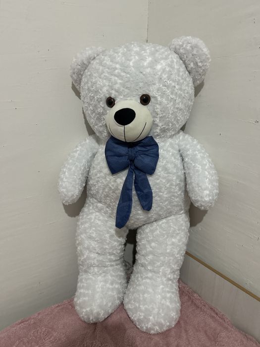 Продам белый мишка.