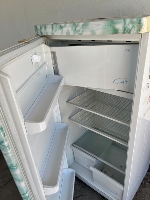 велосипед, бензопила столы, холодильник