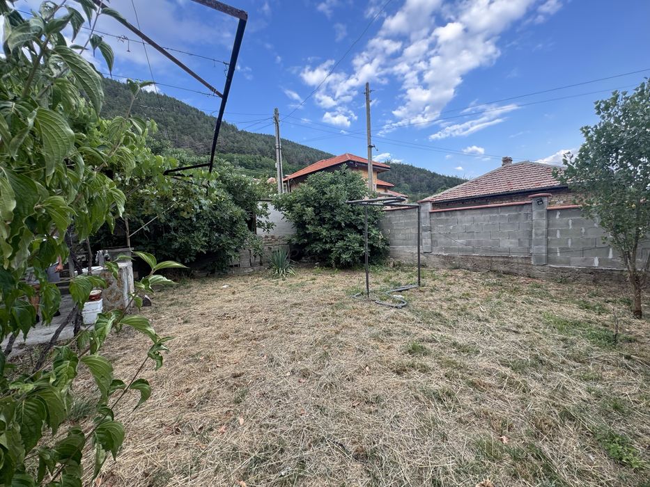 Продава къща в с. Горно Изворово