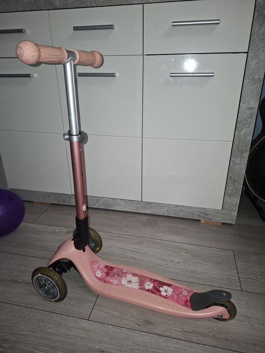 Тротинетка розова Globber Junior Foldable Lights Ecologic