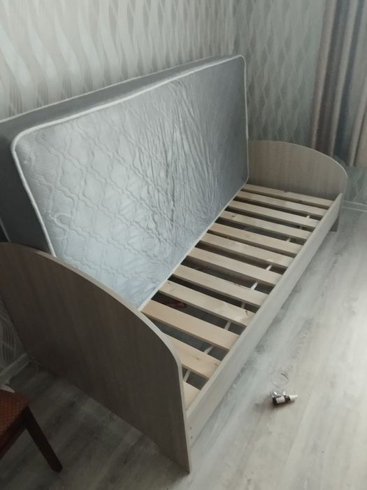 Продам кровати полуторки бу 2 шт