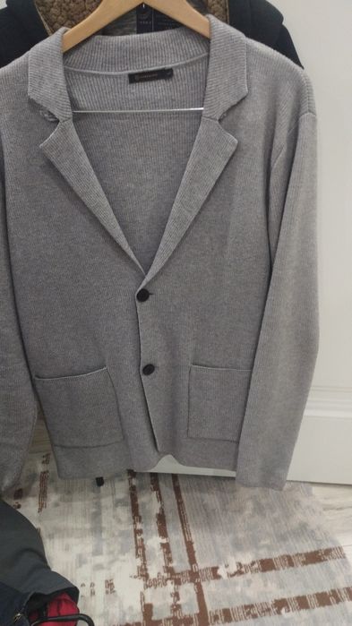 Продажа мужских одежд.