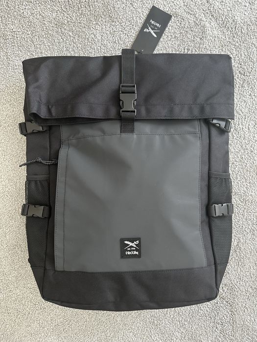 Раница чисто нова