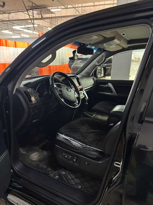 Автомобиль Land Cruiser