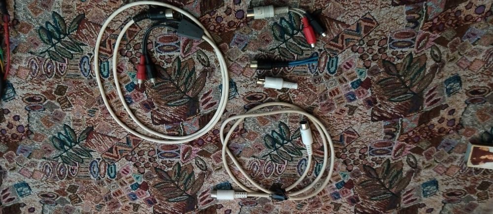 Лот от разпределител за аудио с-ма,кабели,5-ци,съединители и др.