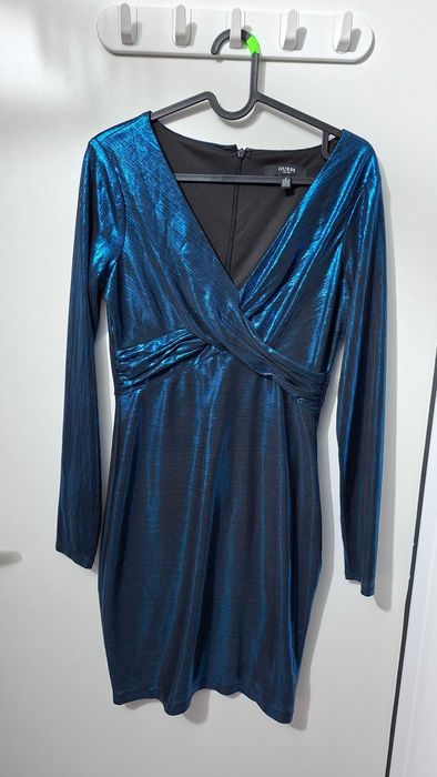 GUESS синя рокля с блестящ ефект и драпиран преден детайл  EU 32