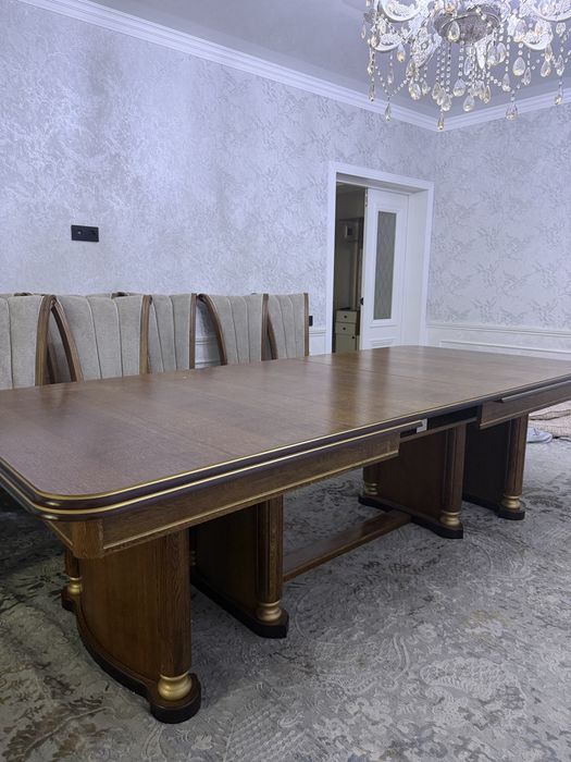 Стол для гостинной