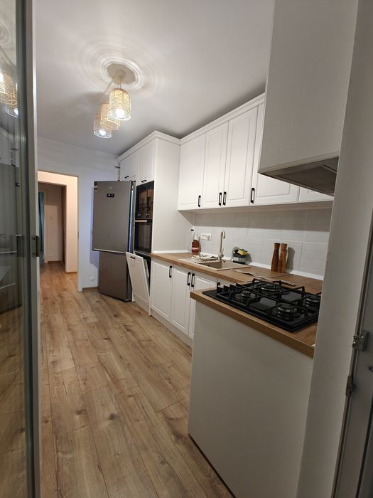 Ofer spre vânzare apartament patru camere Mioveni, renovat total, liber