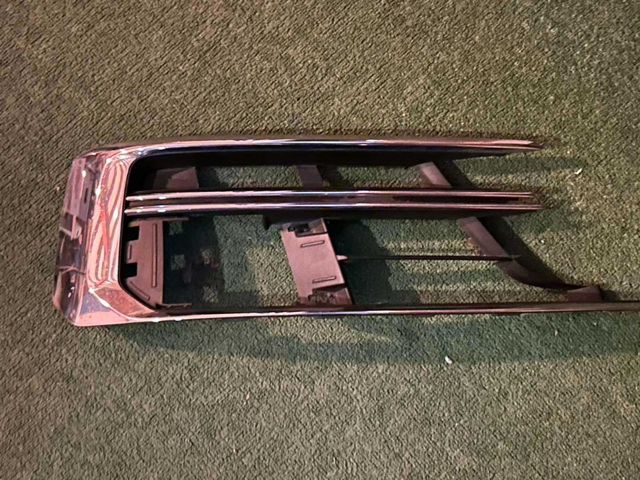 решетка дясна предна броня Audi A8 d5 мод 2017-2021 г. #027S.