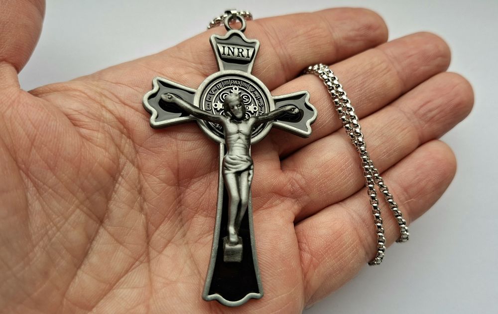 Pandantiv crucifix 7cm / cruce cu lanț.