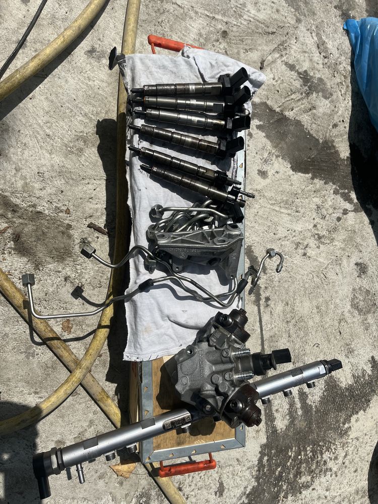 Помпа дюзи рейл бмв ф10 ф11 х5 х6 n57d30a bmw f10 f11 x5 x6 дюзи гнп гр ...