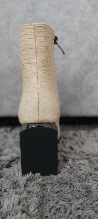Нови дамски боти в бежов ромбоиден принт-стил и класа!35,39размер