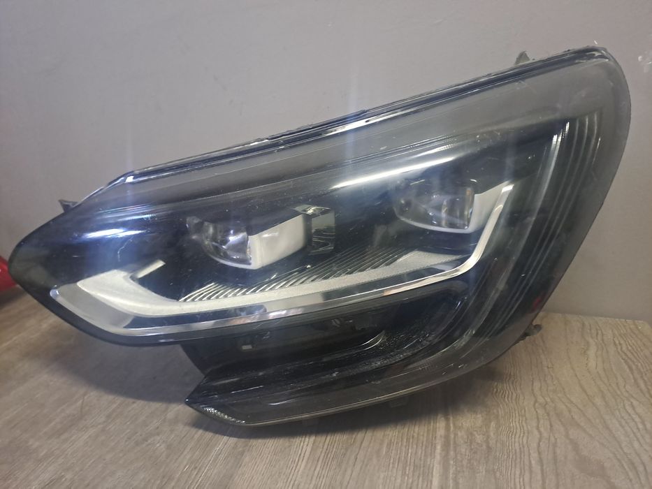 Megane LED фар ляв