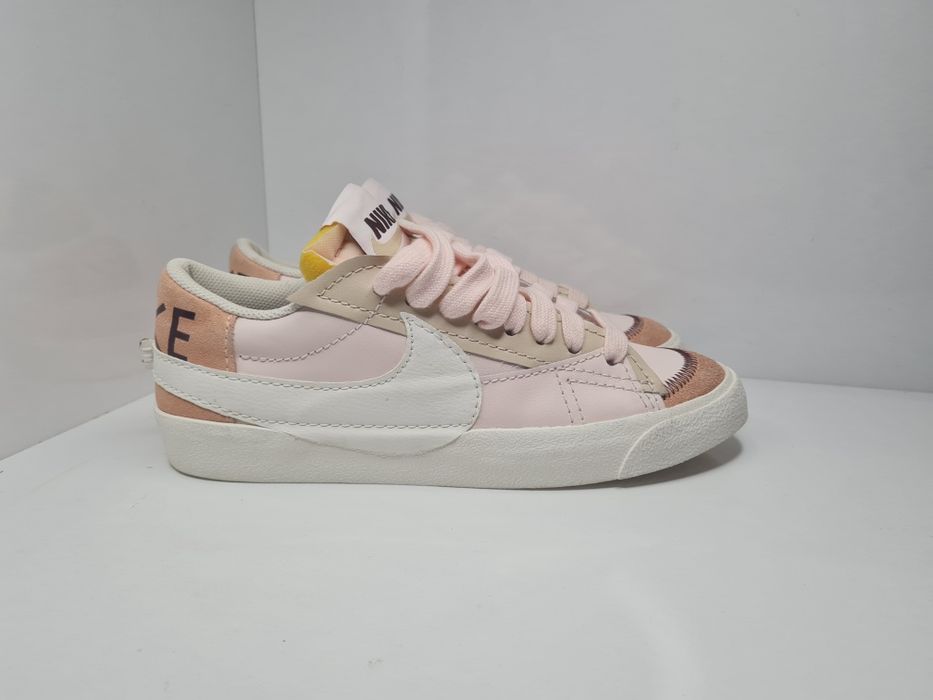 Кецове Nike Blazer 

Чисто нови без кутия. 

Размер 42.5 стелка 27.5 с