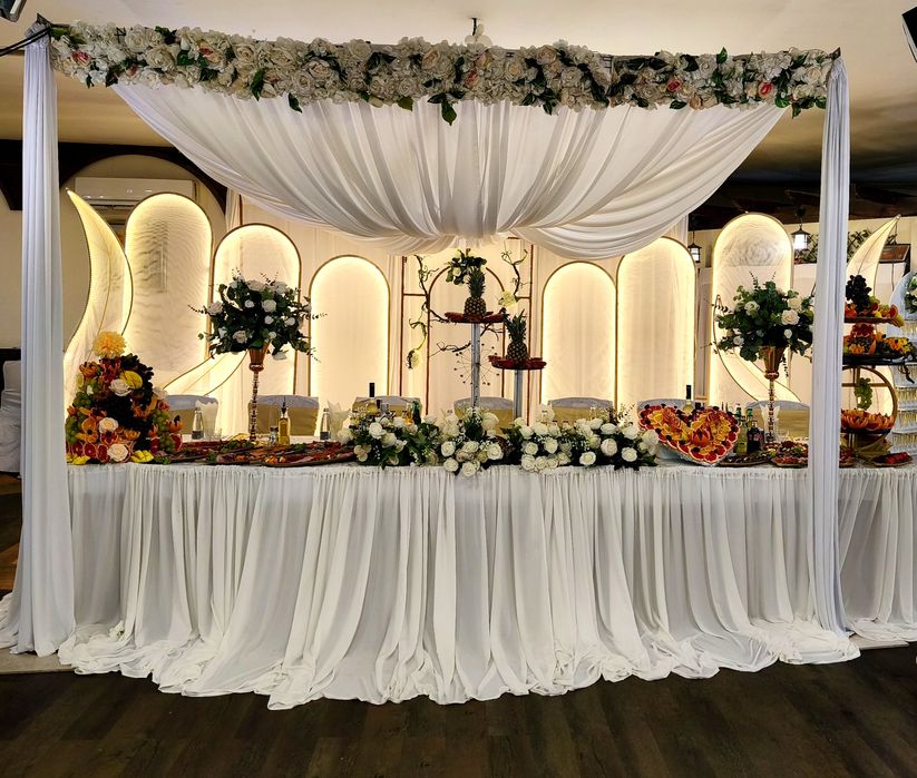 Конструкция с украса и арки за изнесен ритуал