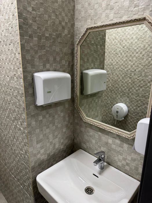 Продам унитазы, раковины, зеркала