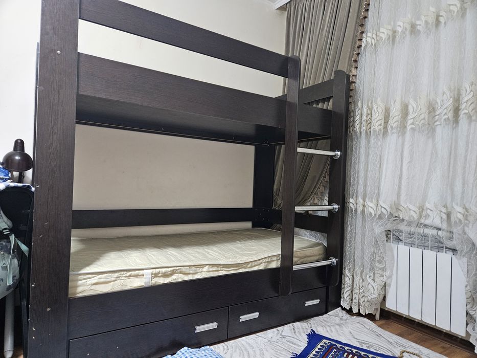 Кровать 2 этажный, размер 2м×95см сделанно на заказ 2,млн.