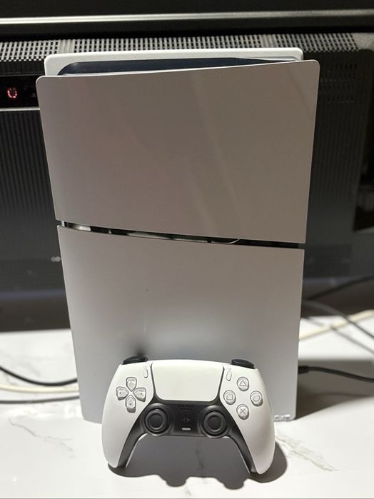 Vând PlayStation 5 Slim