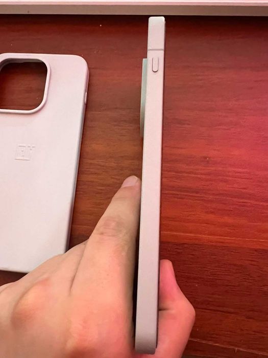 Продам OnePlus 15 16/256
