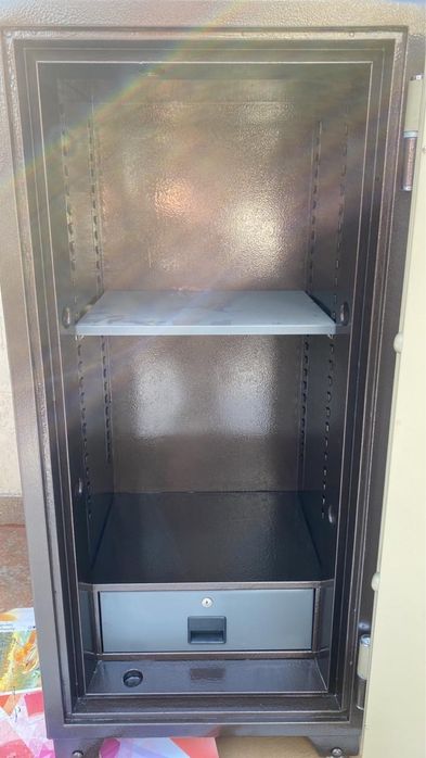 Большой сейф 128 см Aiko