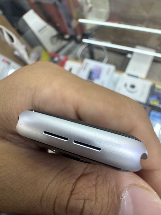 Apple watch SE nike razriv bomagan
