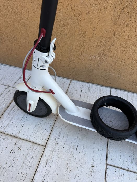 Xiaomi Mi Electric Scooter M365 – Stare foarte bună + 2 anvelope noi