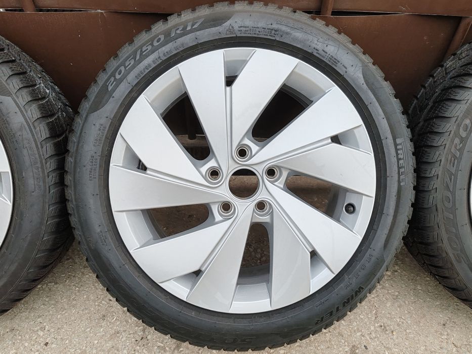 VW Golf 8, Фолксваген 205/50/17 цола