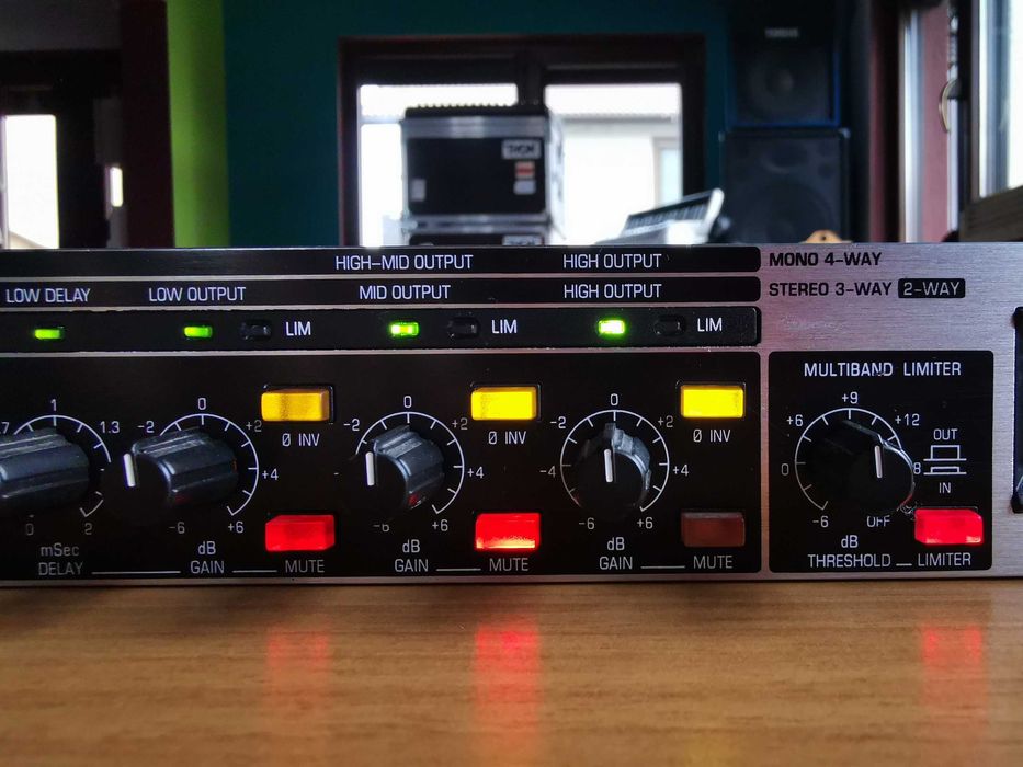 Compresor Pro Behringer Mod. MDX 2200