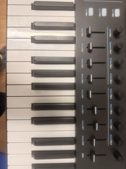 Vând clapă MIDI Arturia Keylab 88