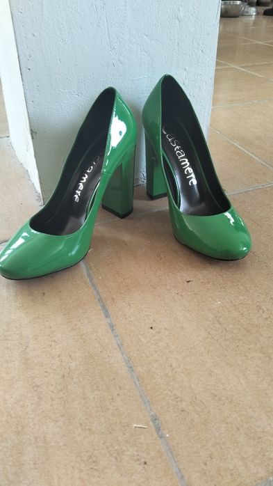 Pantofi noi eleganți