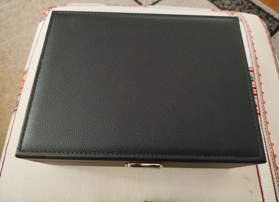 Кожена кутия за бижута