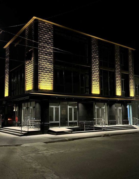 Продаётся 4-этажное здание 393м2  Яшнабад 1 Линия Школа 230