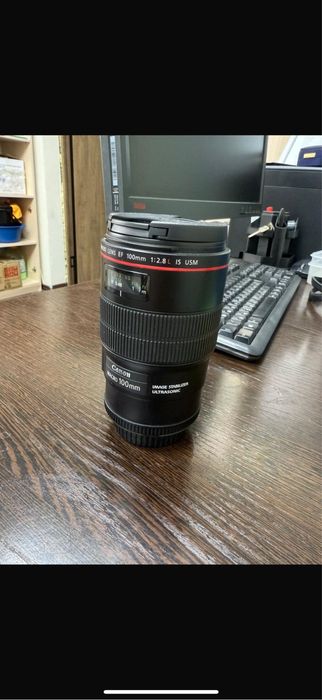Canon EF 100mm f/2.8L Macro IS USM