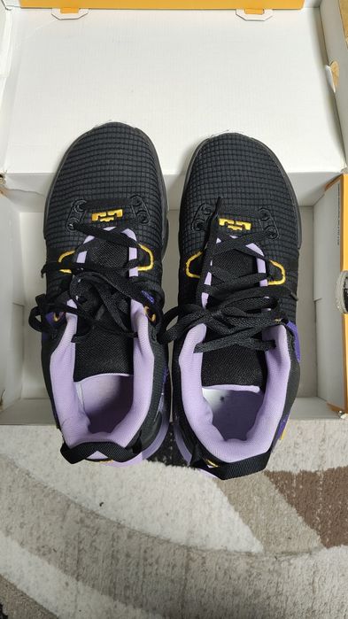 Обувки за баскетбол LeBron witness 7