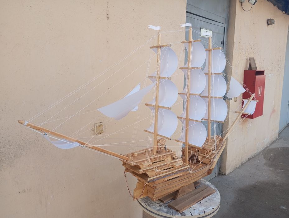 Корабль ручной работы.