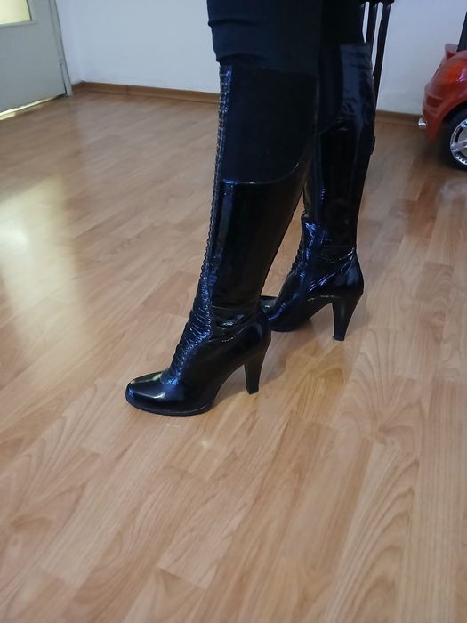 Дамски ботуши от естествен лак