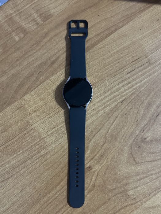 Продам смарт часы Galaxy Watch 4