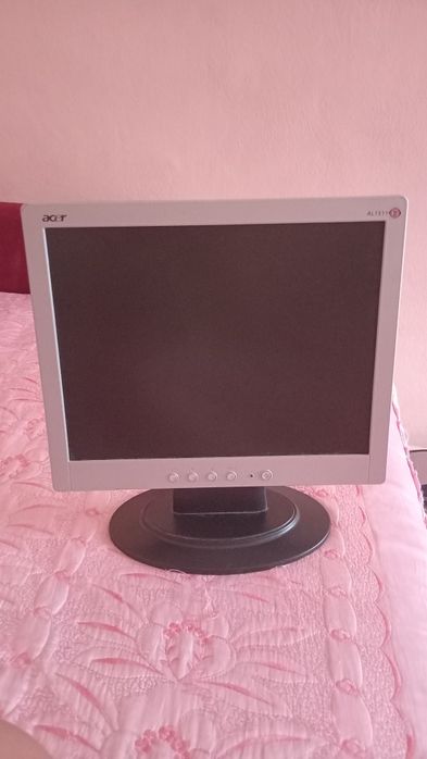 Vand monitor pentru piese