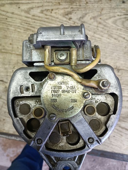 Продам генератор б/у на 24 вольта