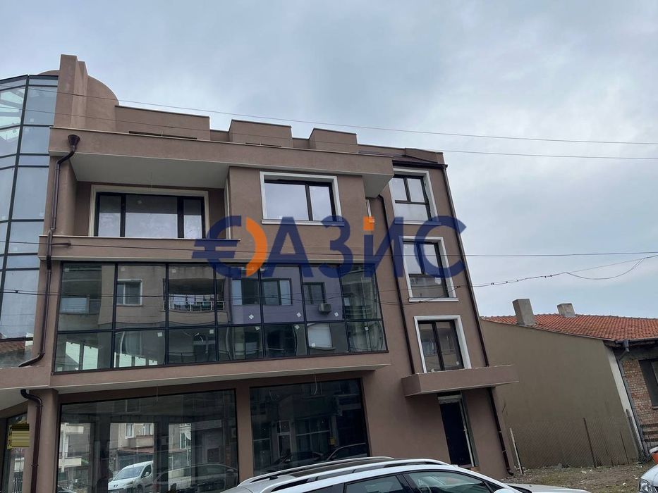 Жилищна сграда с търговски площи в гр.Поморие, 900кв. м., 855 000 евро