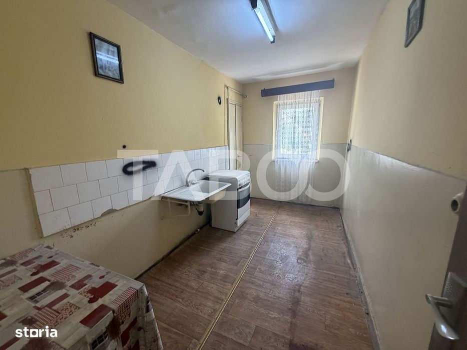 Apartament decomandat 2 camere 50 mp utili etaj 1 Bulevardul Unirii