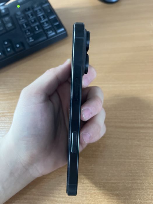 IPHONE 16 pro, бывший владелец девушка, хочет обновить телефон